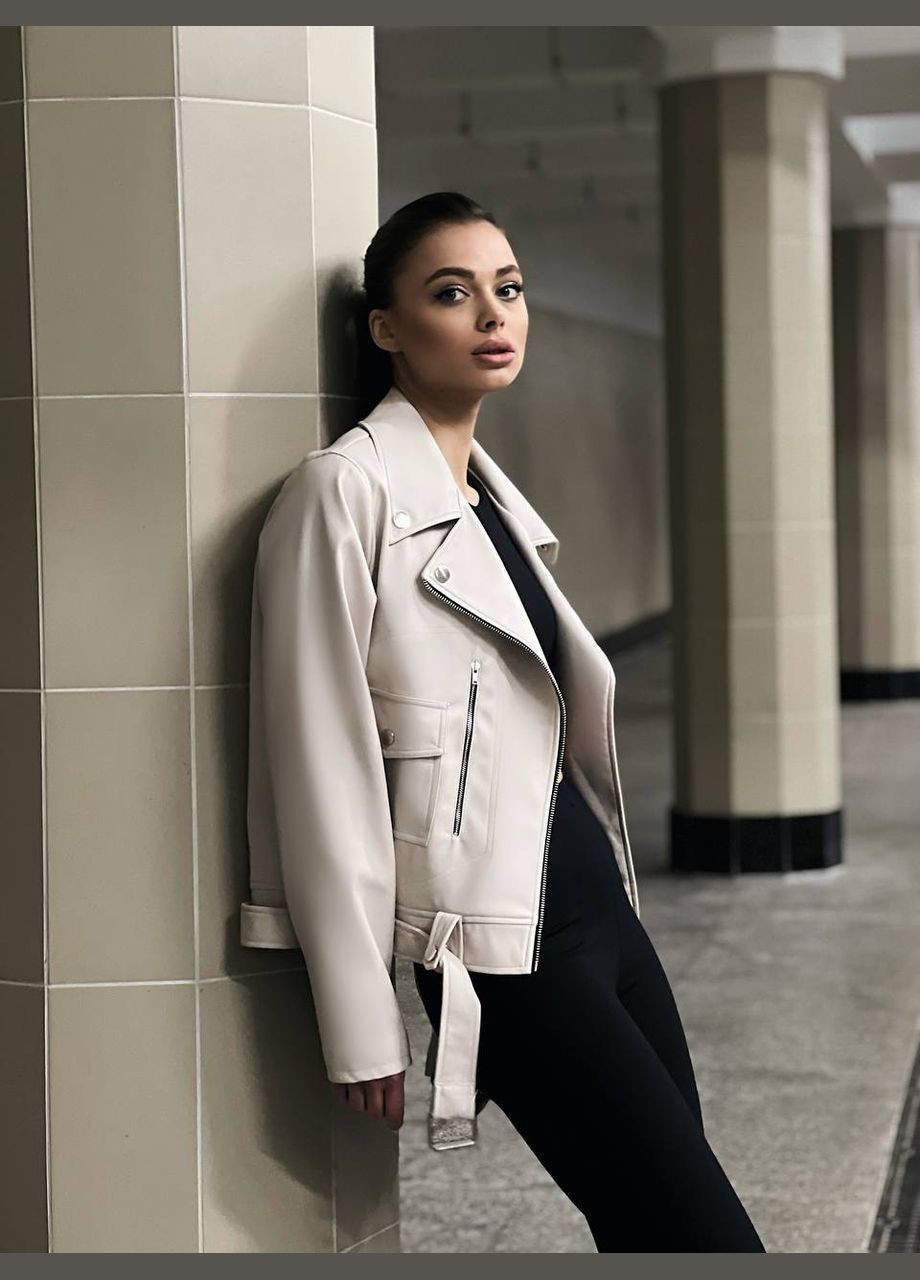 Молочная демисезонная женская куртка-косуха косуха, байкерская Україна