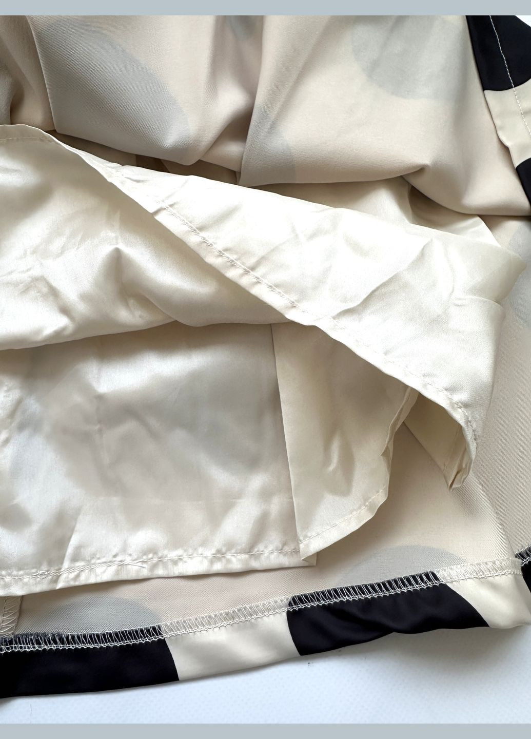 Чёрно-белое платье для девочки tbt400 бежево-черное в горохе To Be Too (331155597)