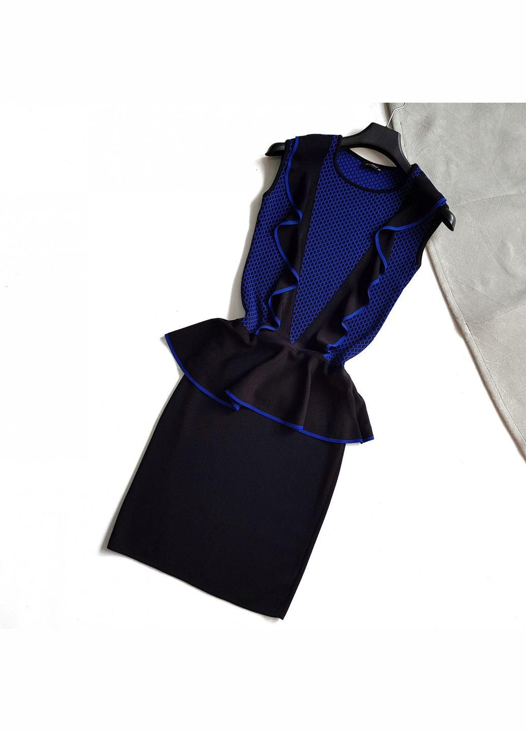 Комбінована повсякденний сукня жіноча з баскою без рукавів силуетна Vivento