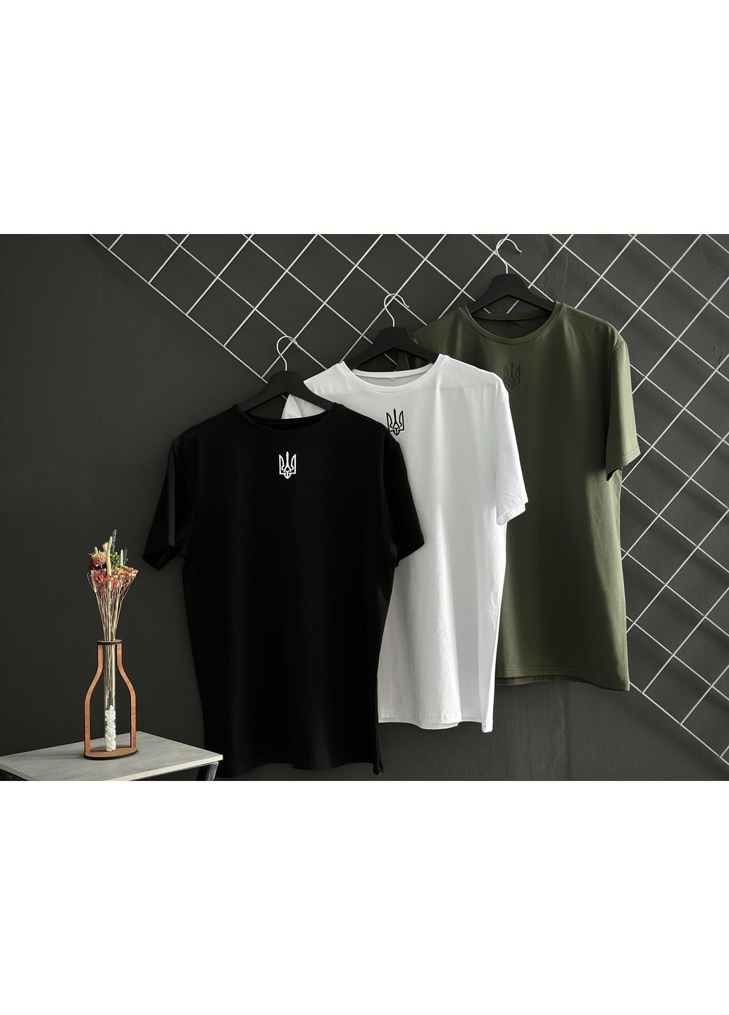 Комбінована чоловічий комплект із трьох футболок з гербом (чорна, біла, хакі) No Brand