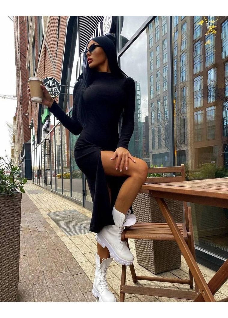 Чорна повсякденний, кежуал жіноча облягаюча сукня з розрізом Україна