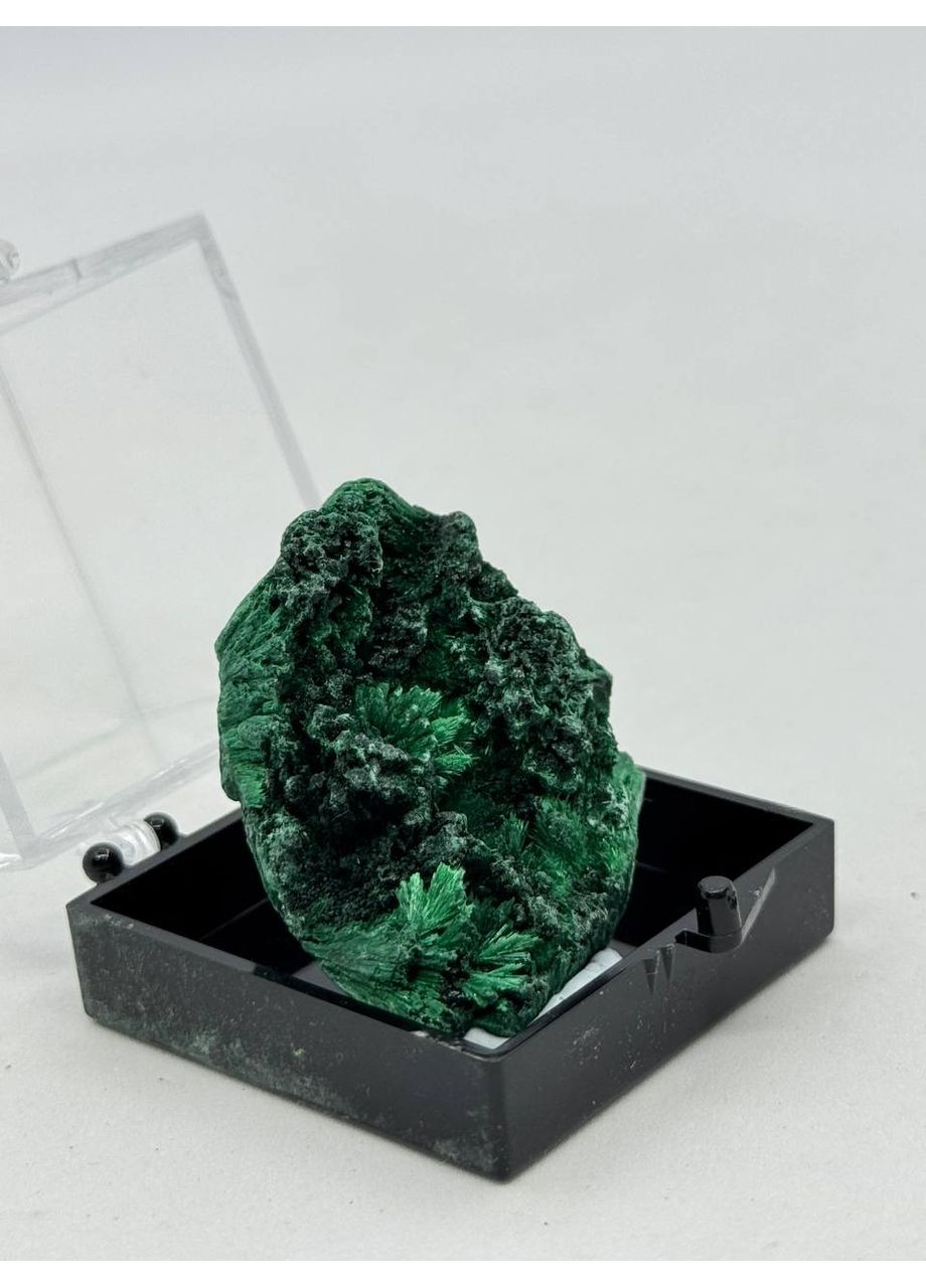 Малахіт необроблений у коробці 35*35 мм. Зелений No Brand (372467987)