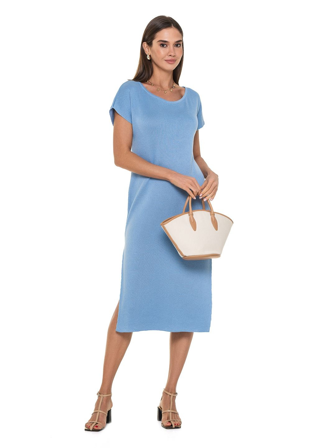 Голубое свободное трикотажное платье с вырезом - лодочка SVTR