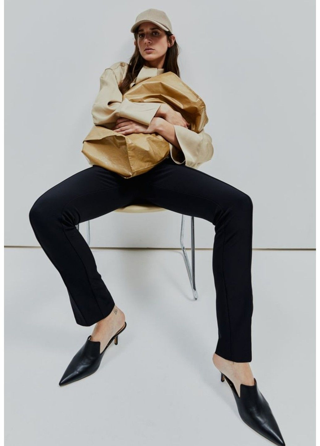 Жіночі елегантні завужені штани з розрізами Н&М (57166) XS Чорні H&M (294639366)