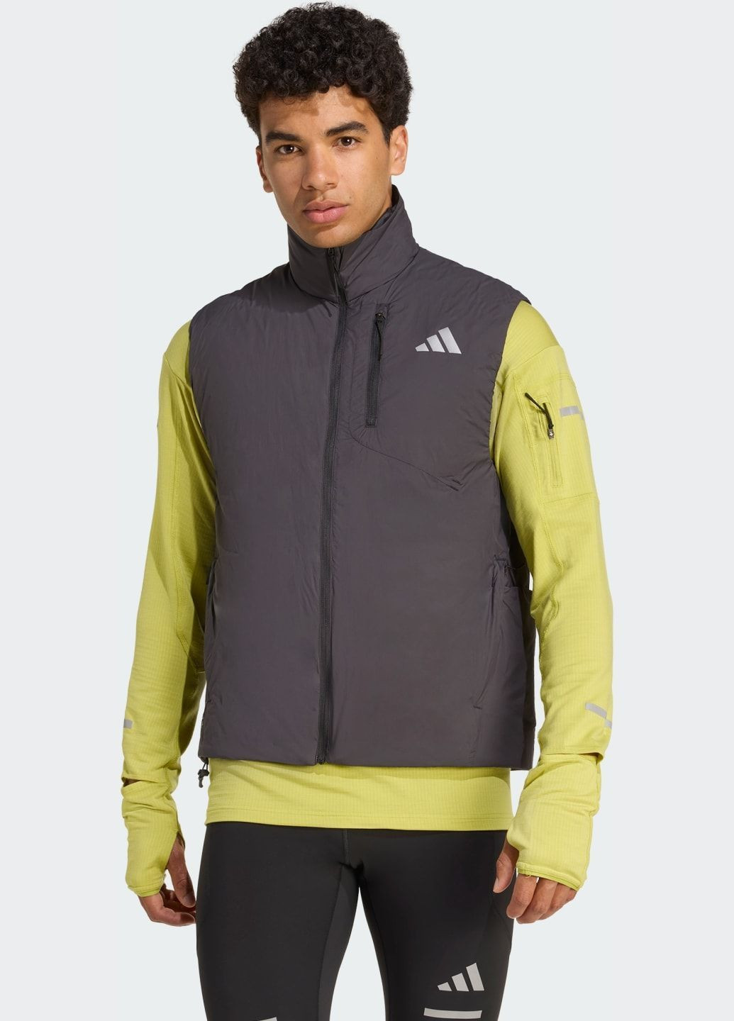 Черная демисезонная жилет adi365 running climawarm adidas