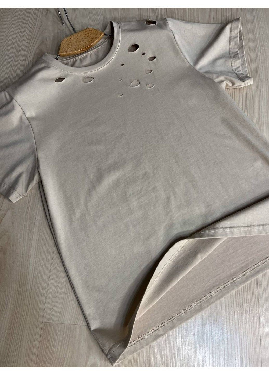 Футболка женская A-N 2528 с порезами one size No Brand - (329951276)