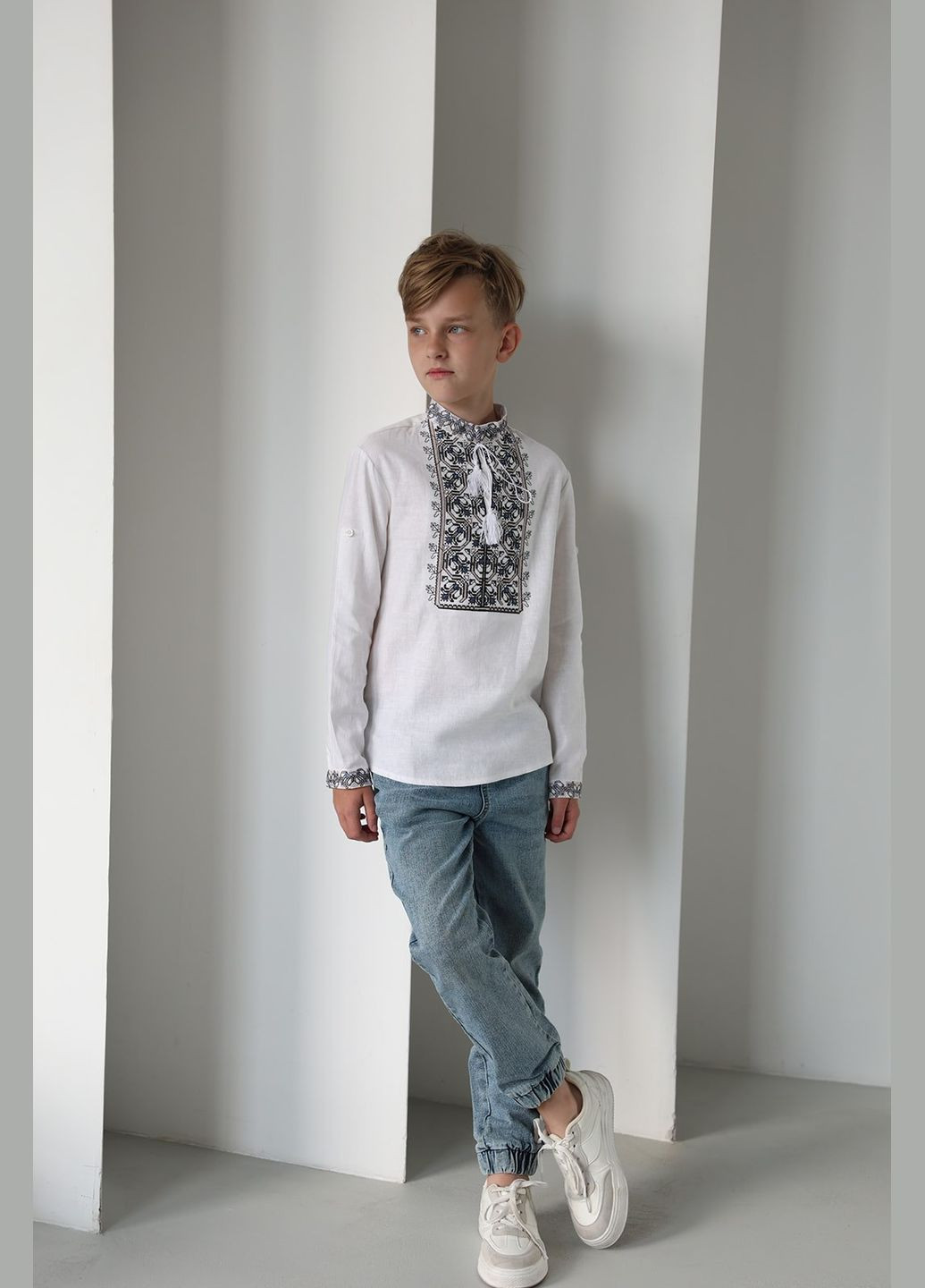 Біла вишиванка для хлопчика Piccolo візерунок геометричний (297439032)