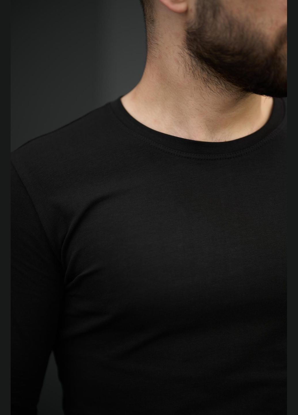 Черный лонгслив Vakko