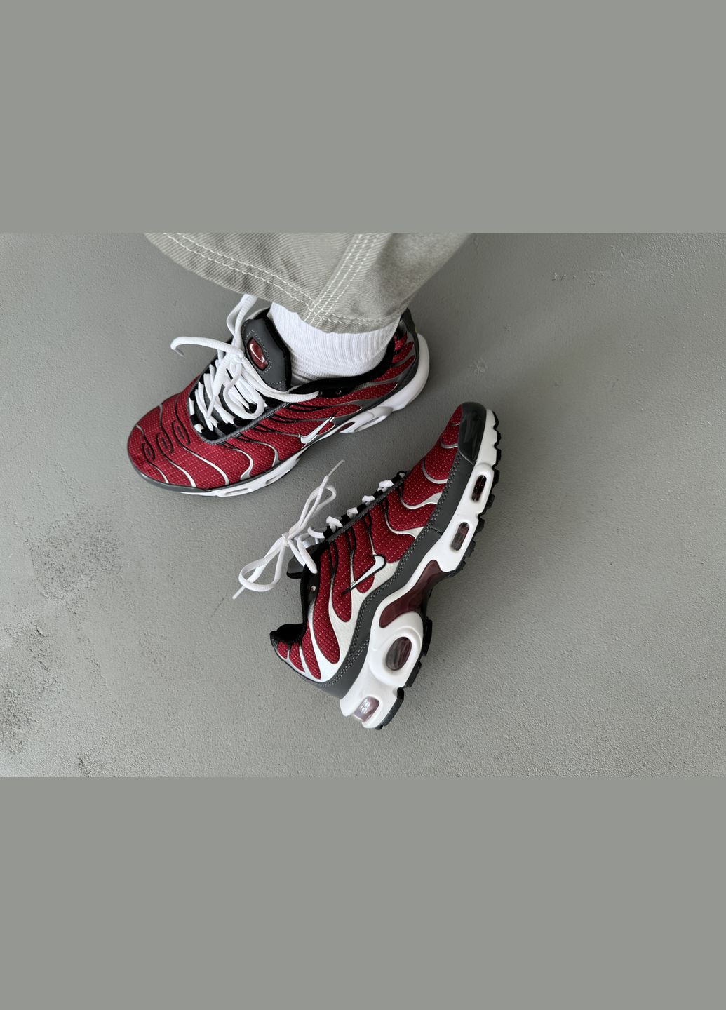 Красные демисезонные кроссовки мужские nike air max tn plus red grey | найк аир макс тн плюс красные серые No Brand