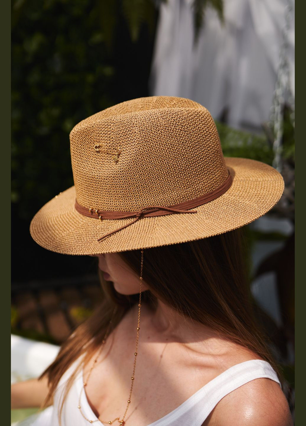 Летняя плетеная шляпа с золотым декором и цепочкой TENERIFE белая No Brand (342100120)