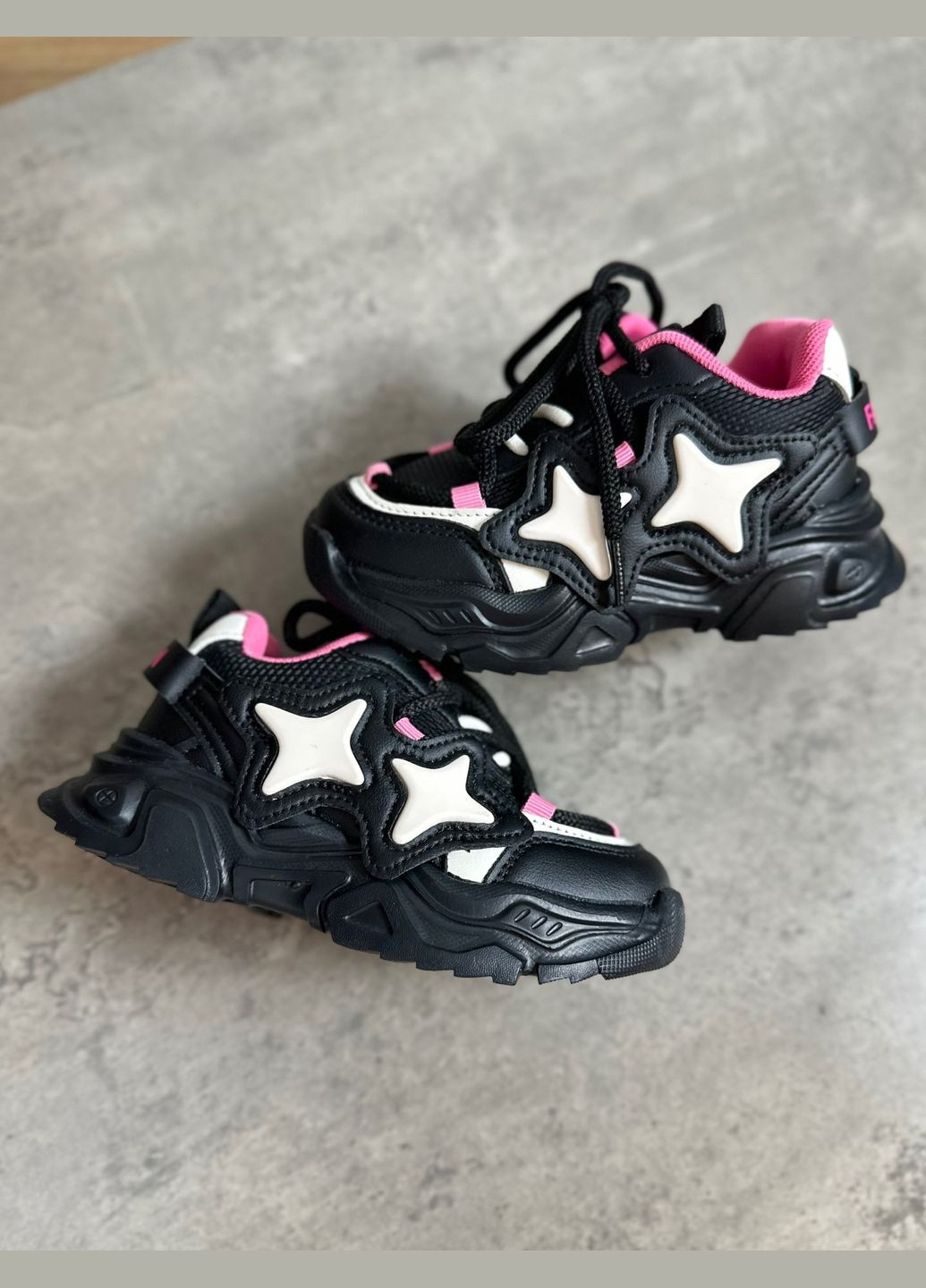 Черные кроссовки для девочки Kimboo