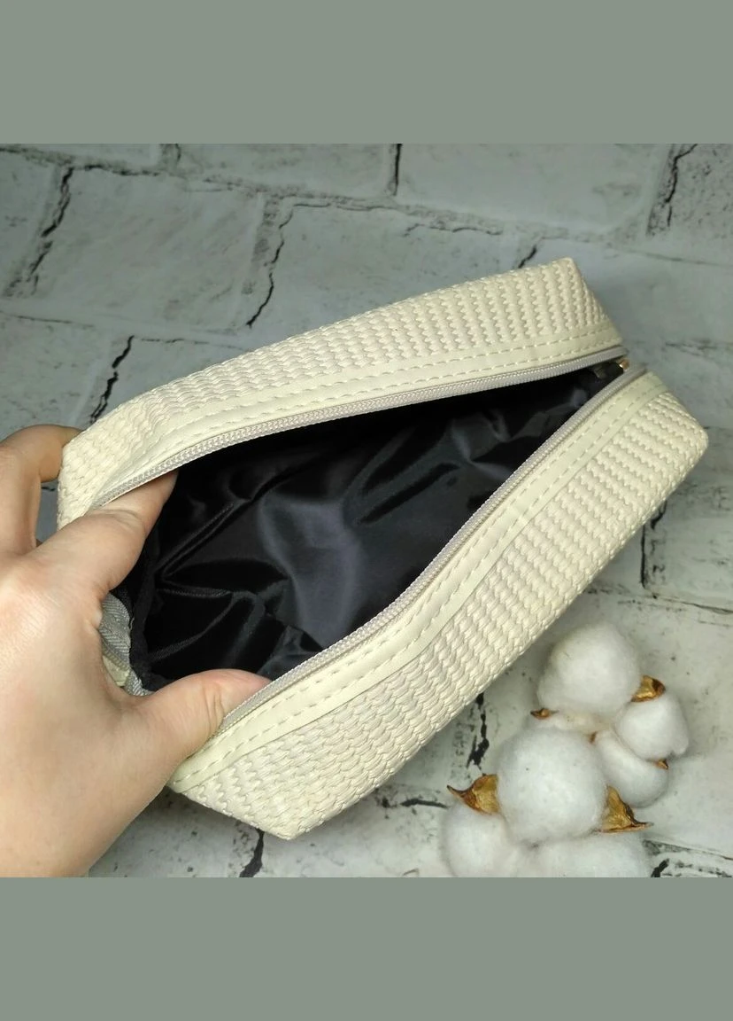 Косметичка жіноча з ремінцем Skin 18х8х12 см Бежева No Brand (324770894)