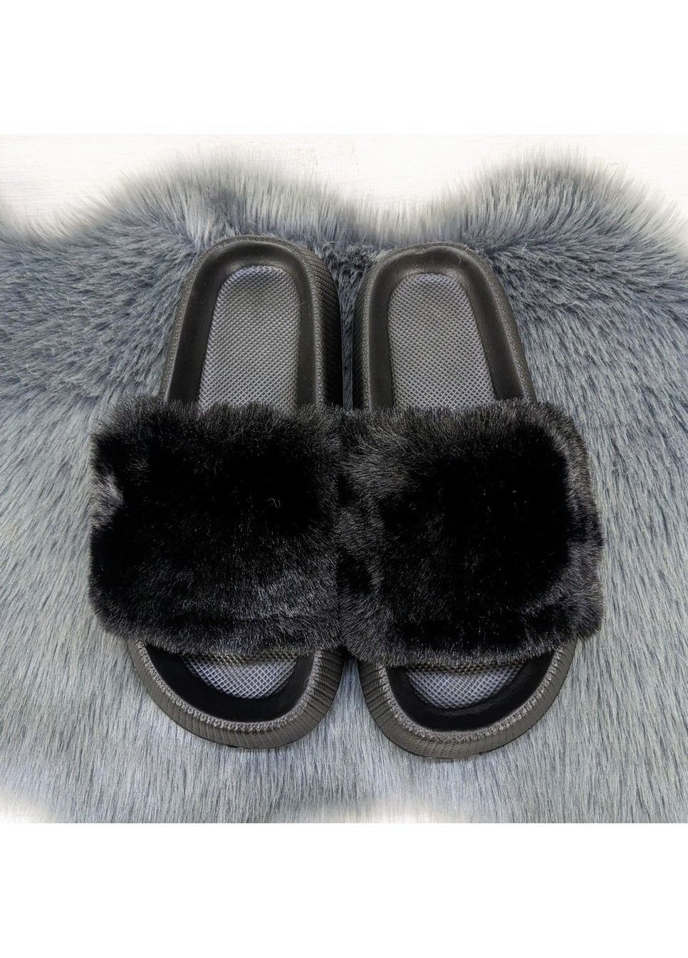 Черные шлепанцы женские меховые на пенковой подошке Fashion