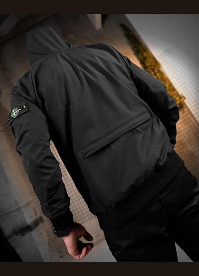 Чорна демісезонна вітровка Freedom