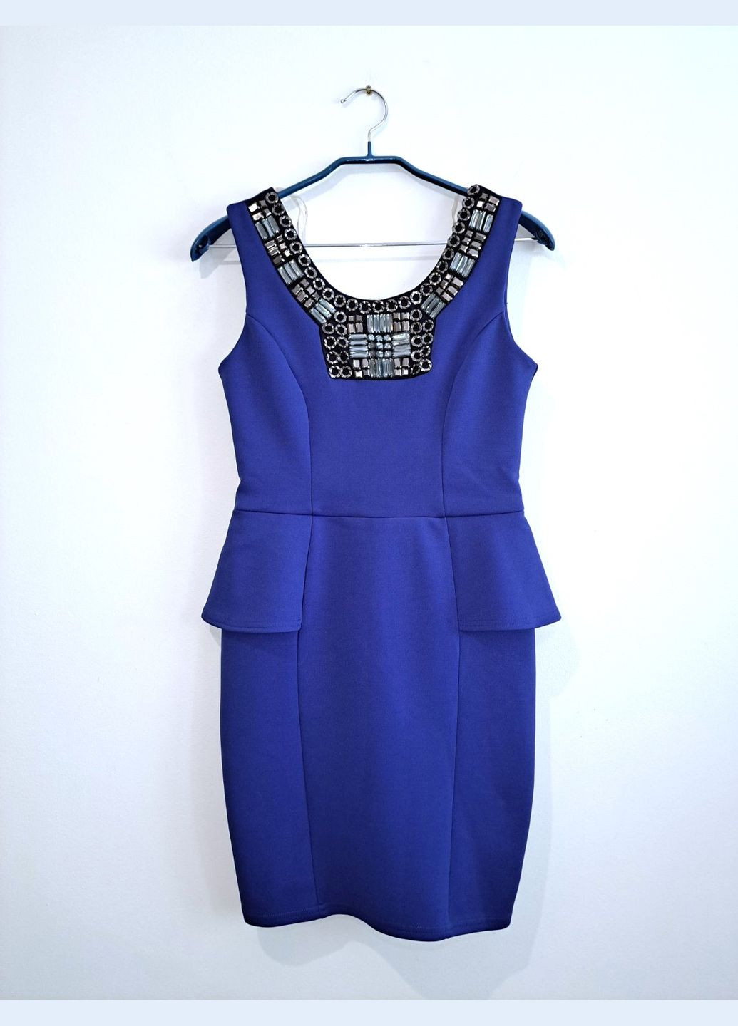 Синя святковий, коктейльна, вечірня сукня з баскою, з відкритою спиною, футляр Lipsy однотонна