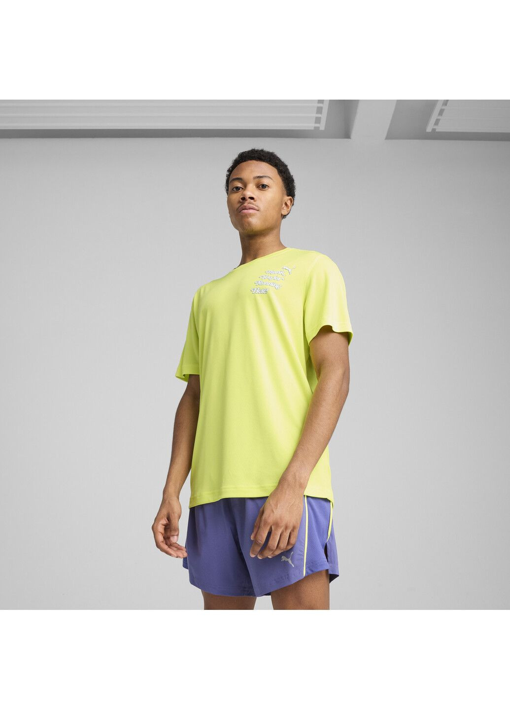 Желтая футболка graphics slogan running tee men Puma
