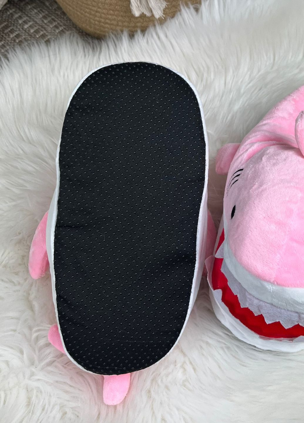 Розовые плюшевые тапочки акула женские с объёмной мордочкой и нескользящей подошвой My Kigu