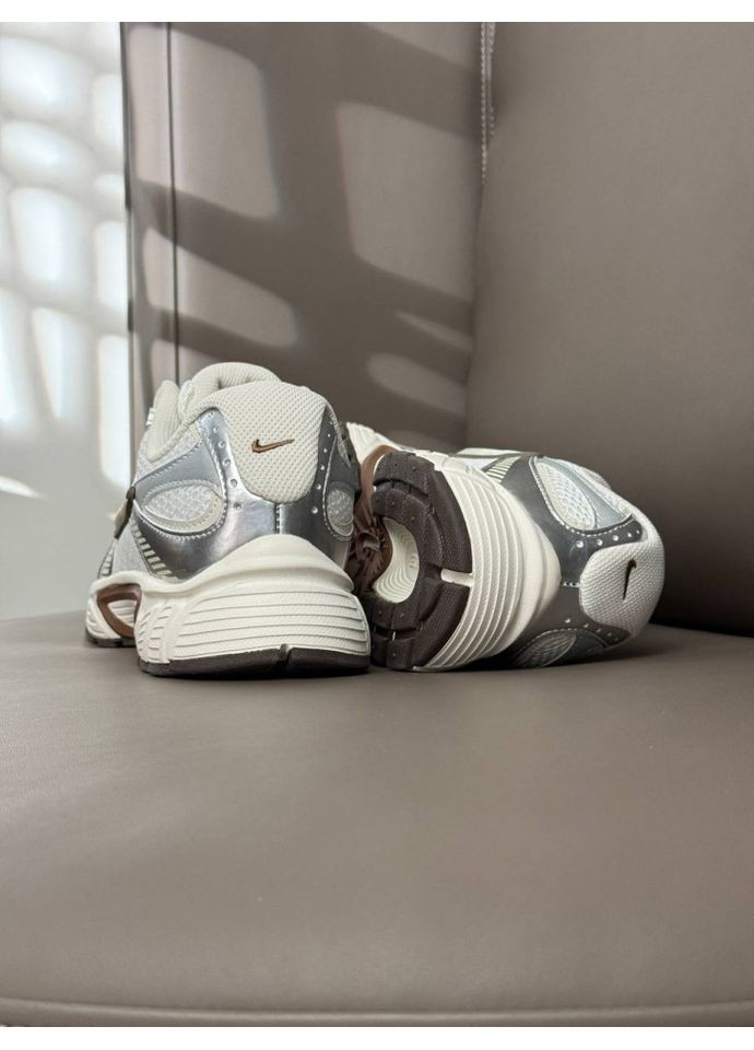 Светло-бежевые кроссовки beige white metallic No Brand V5 RNR