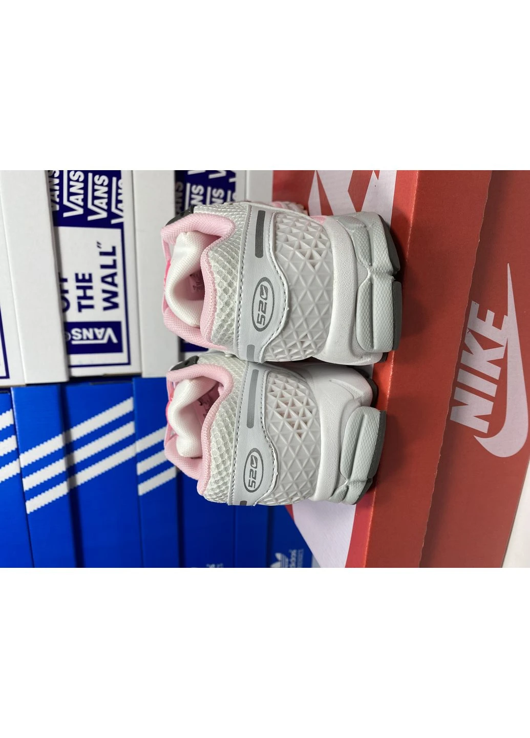 Белые демисезонные кроссовки мужские nike vomero 5 white pink найк вомеро 5 белые No Brand