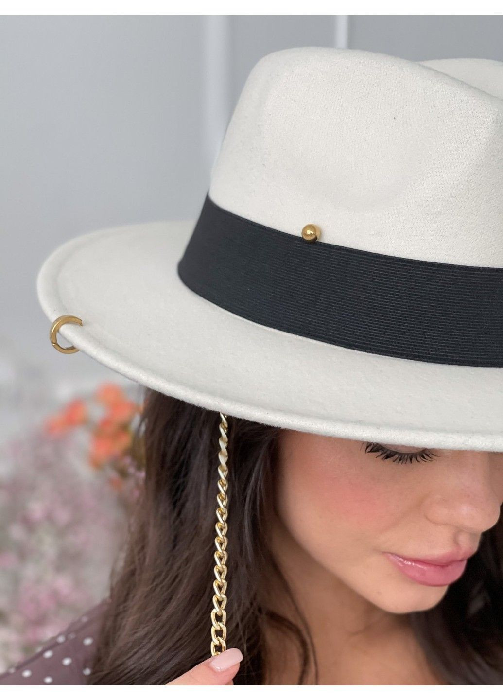 Шляпа женская Федора Calabria с металлическим декором и цепочкой белая No Brand (308448901)