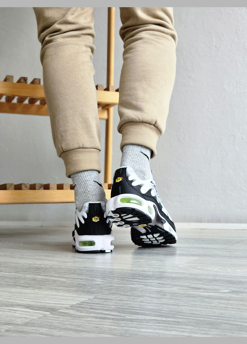 Серые демисезонные кроссовки мужские и женские nike air max tn plus grey \ найк аир макс тн плюс серые No Brand