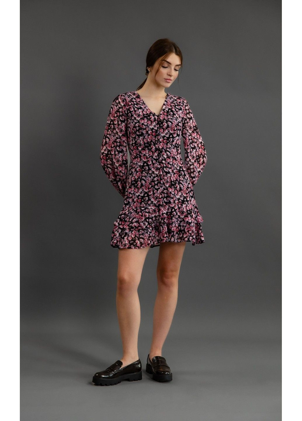 Черное платье шифон мини с розовыми цветами воланами на черном. Bessa