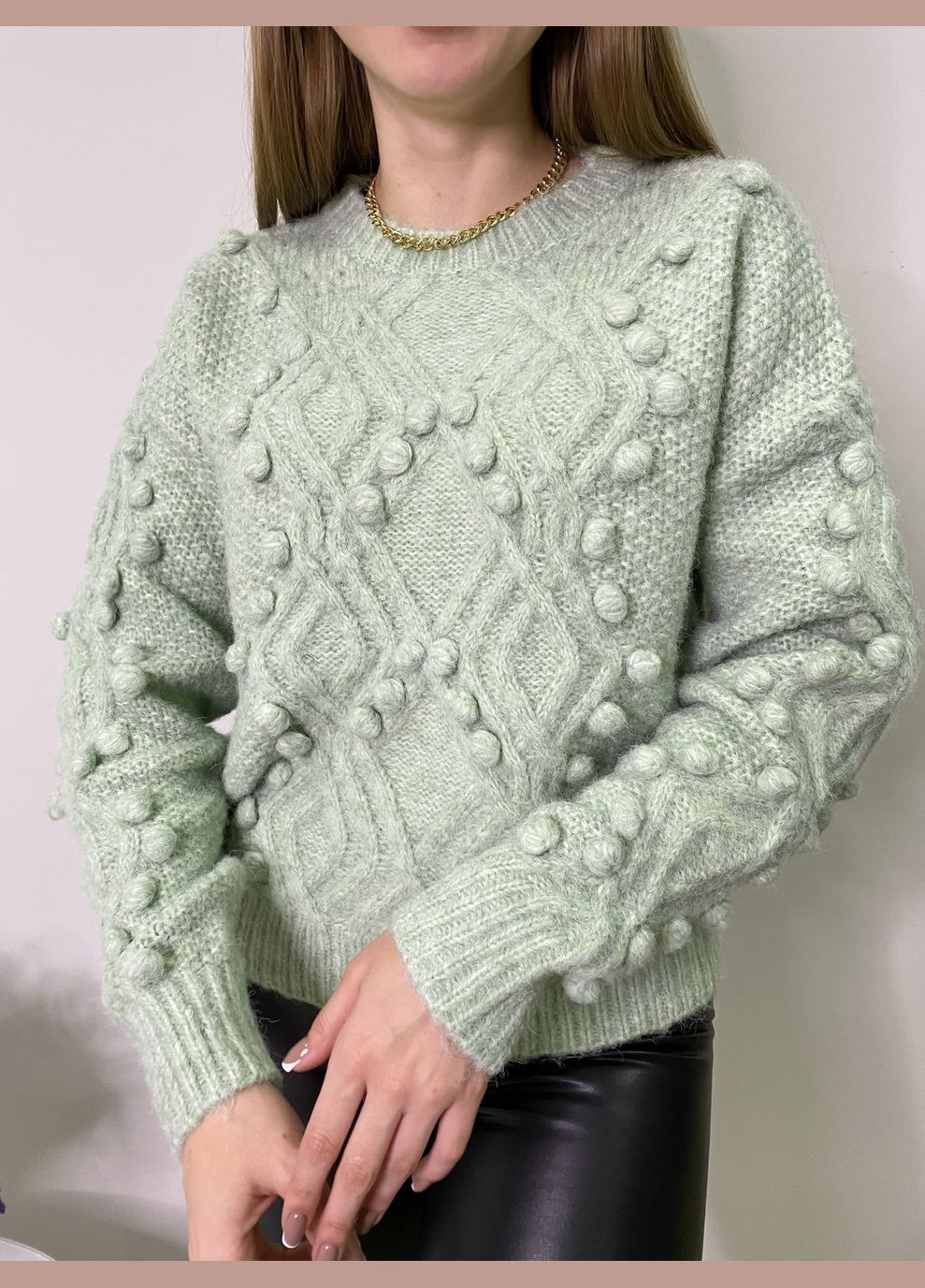 Світло-зелений светр з об'ємними елементами Bluoltre