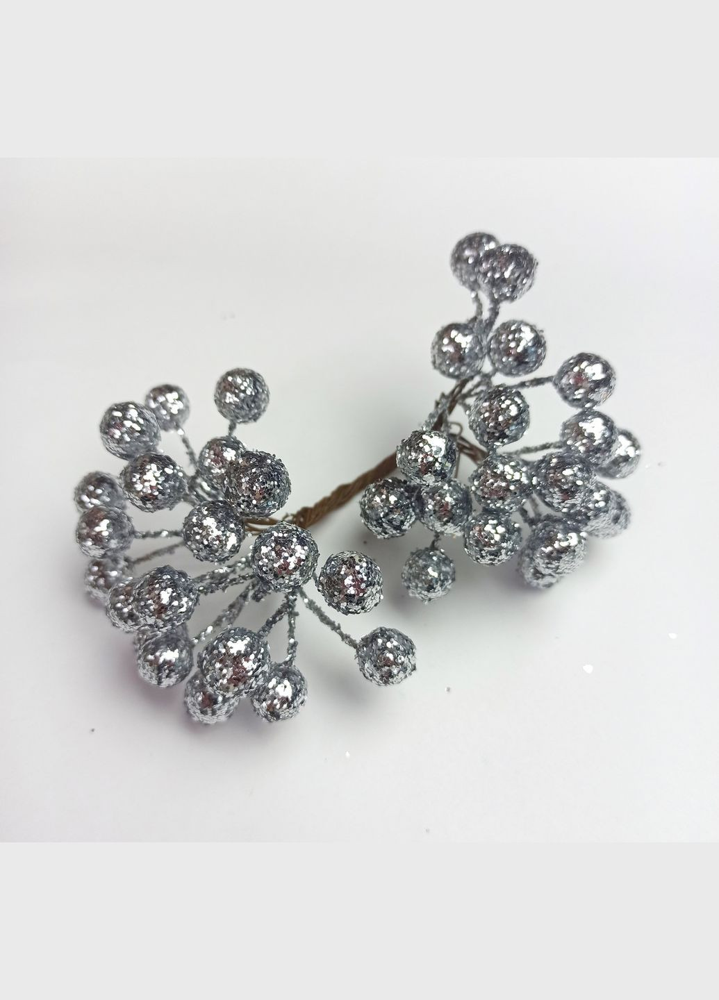 Декор новорічний Набір декоративних ягід глітерні Сріблясті 40 шт ягід 12 мм Finding (338434417)