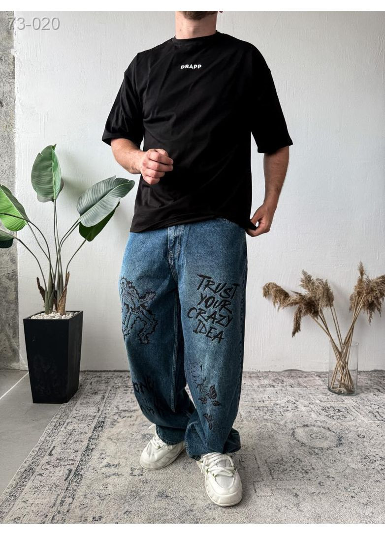 Синие демисезонные джинсы мужские багги с принтом дтф No Brand