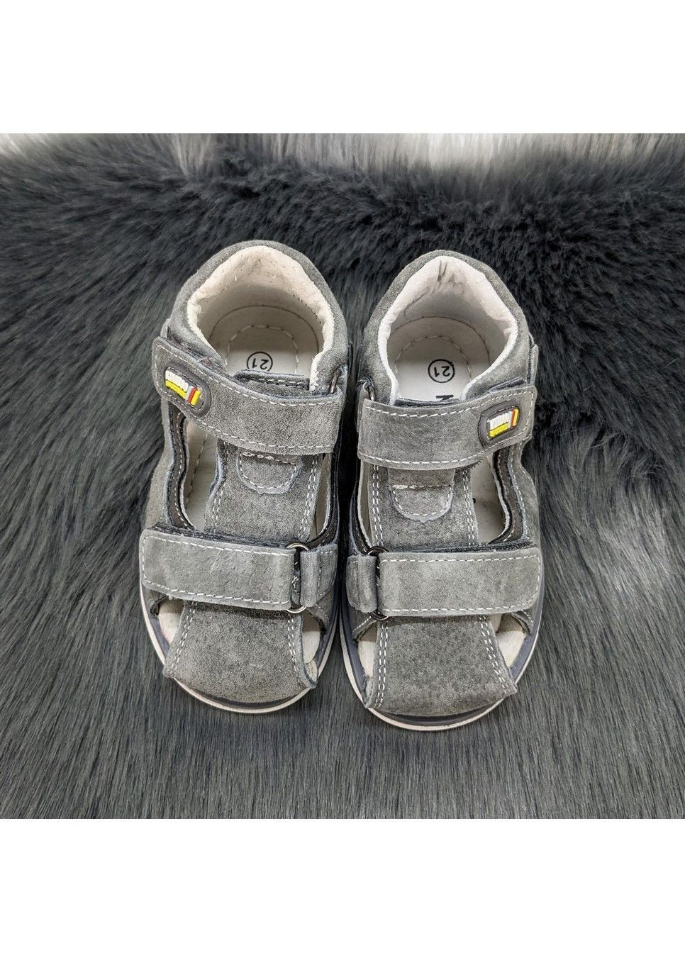 Серые повседневные босоножки детские сандалии для мальчика Kimboo на липучке