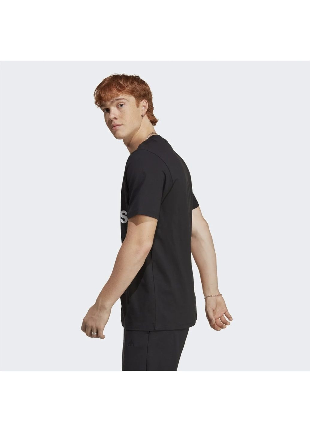 Чорна футболка чоловіча essentials single jersey big logo tee black ic9347 adidas