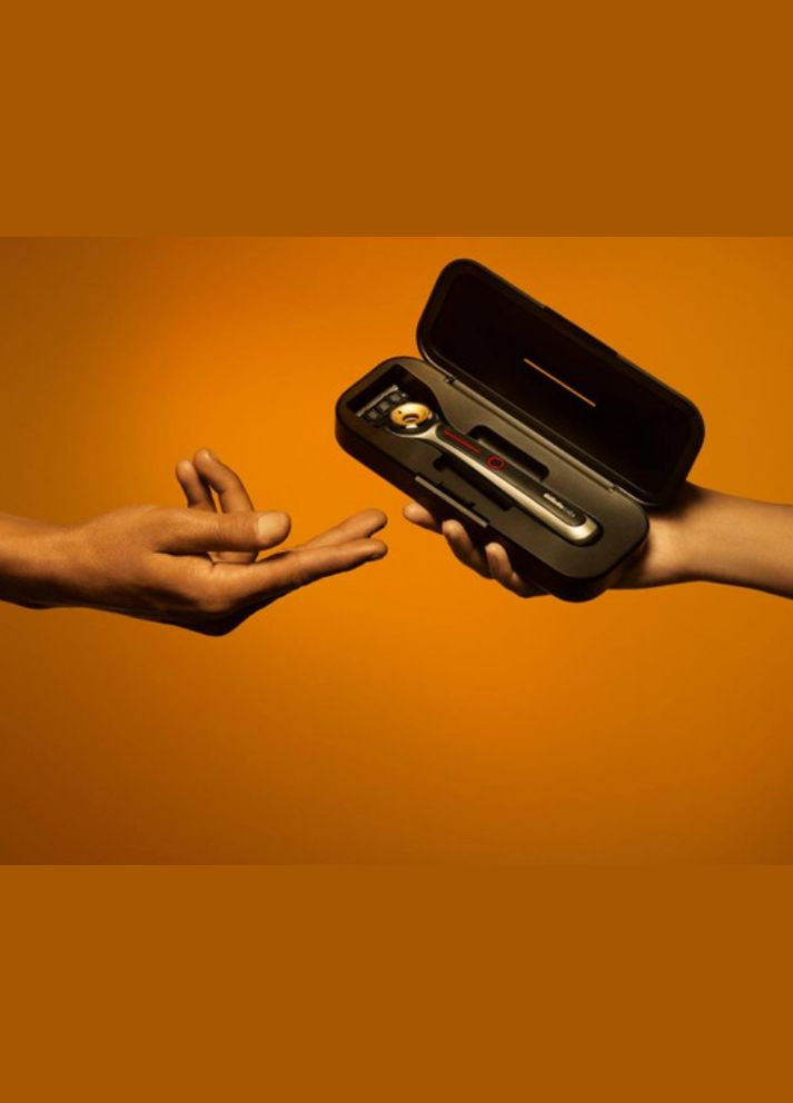 Дорожный футляр для зарядки бритвы с подогревом Labs Gillette (278773548)