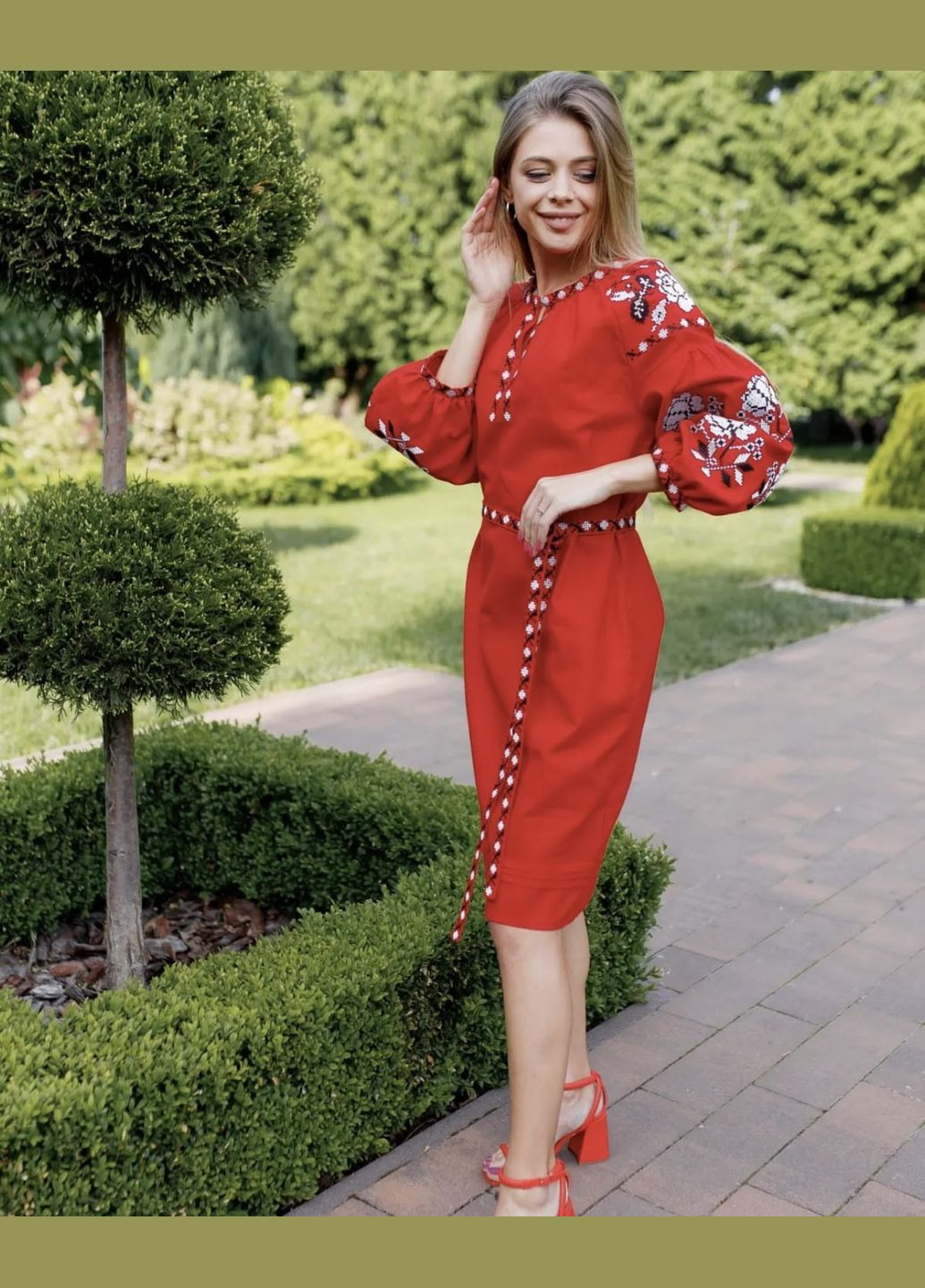 Червоний зимній жіноча вишита сукня цвіт троянди червона Galychanka 4658