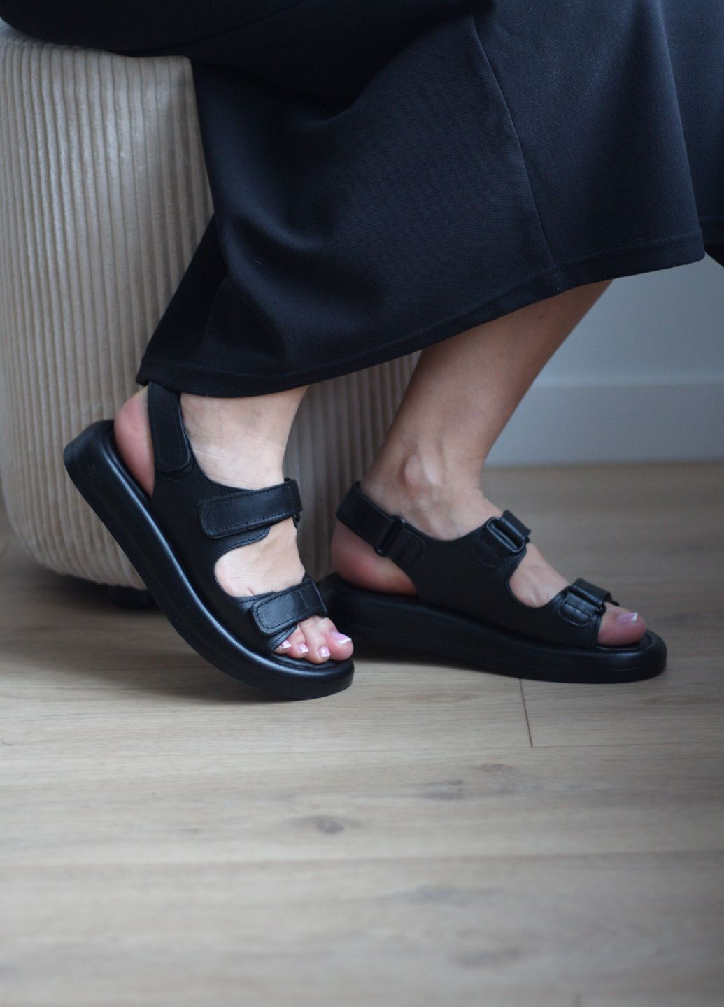 Черные босоножки женские из натуральной кожи на липучках для удобной фиксации ножки Zlett на липучке