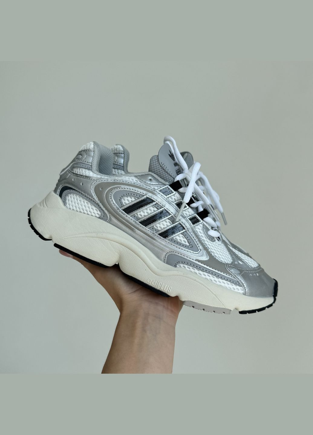 Серо-синие демисезонные кроссовки аdidas ozmillen white silver black if4015 No Brand