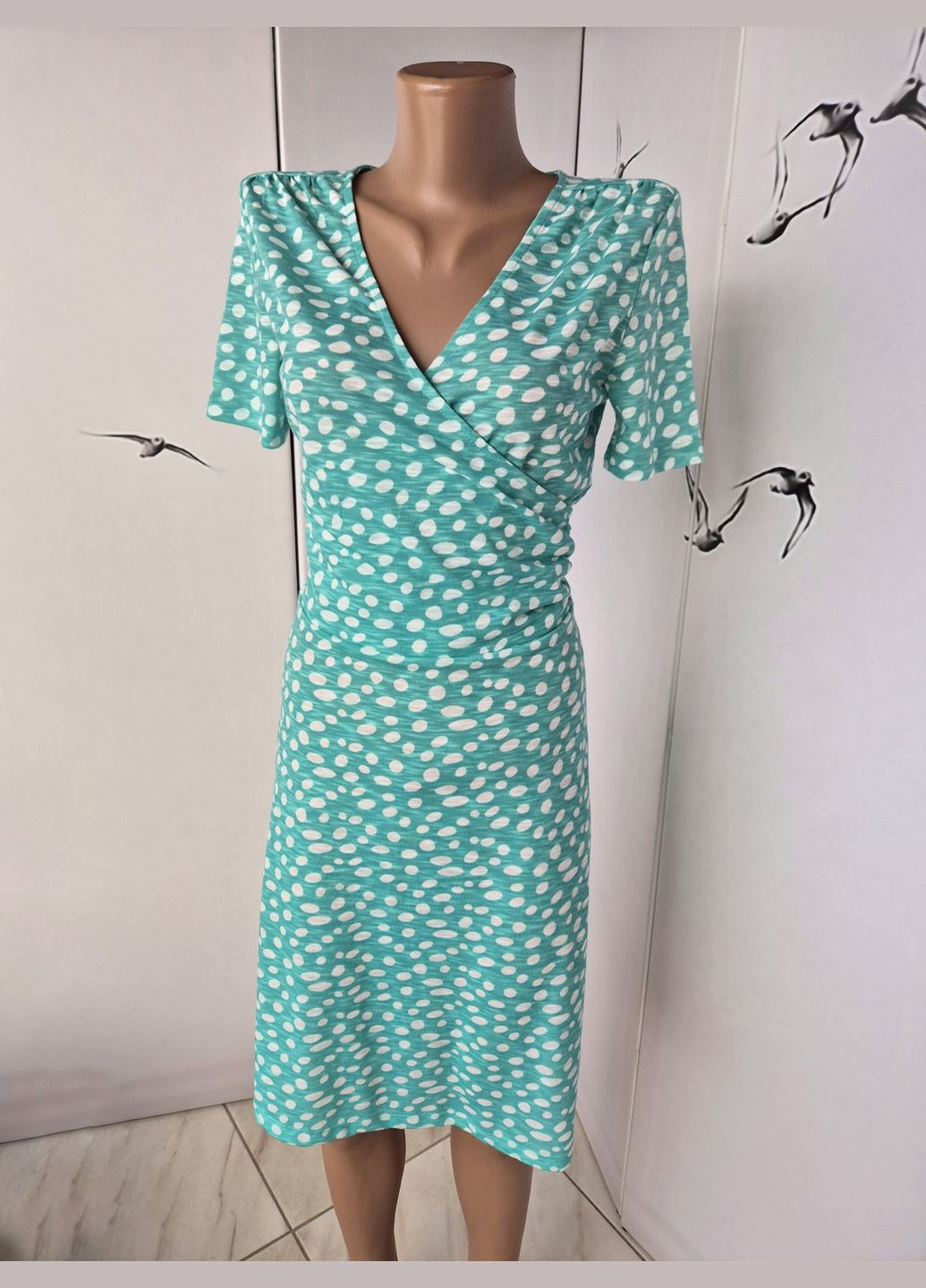 Мятное платье женское в белый горошек No Brand в горошек