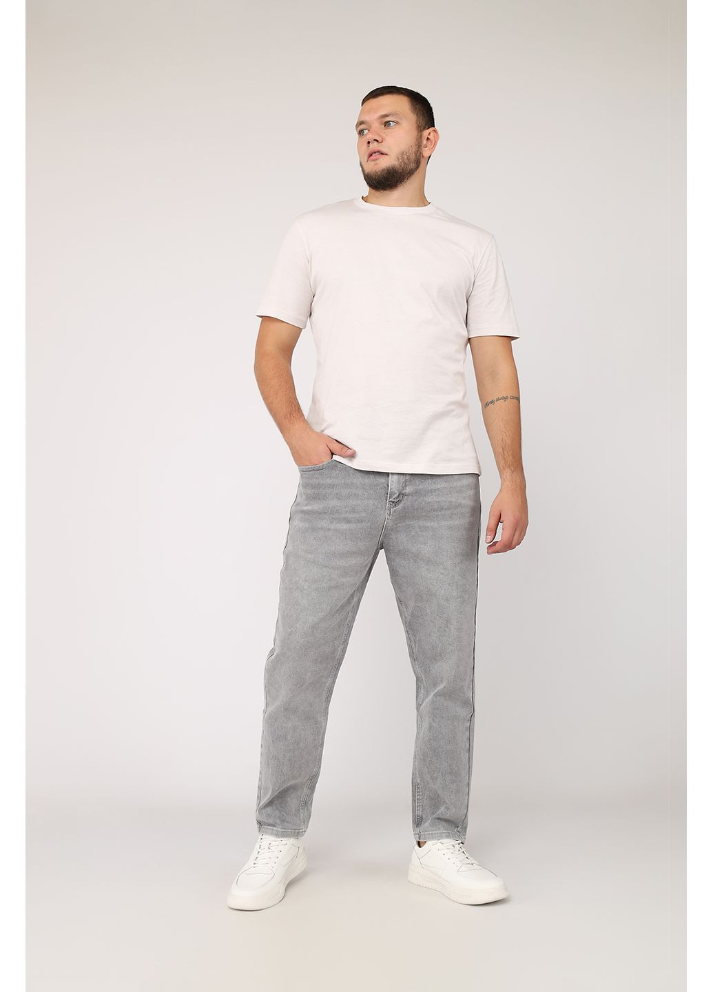 Светло-серые демисезонные джинсы carrot мужские цвет светло-серый цб-00277823 Yuki