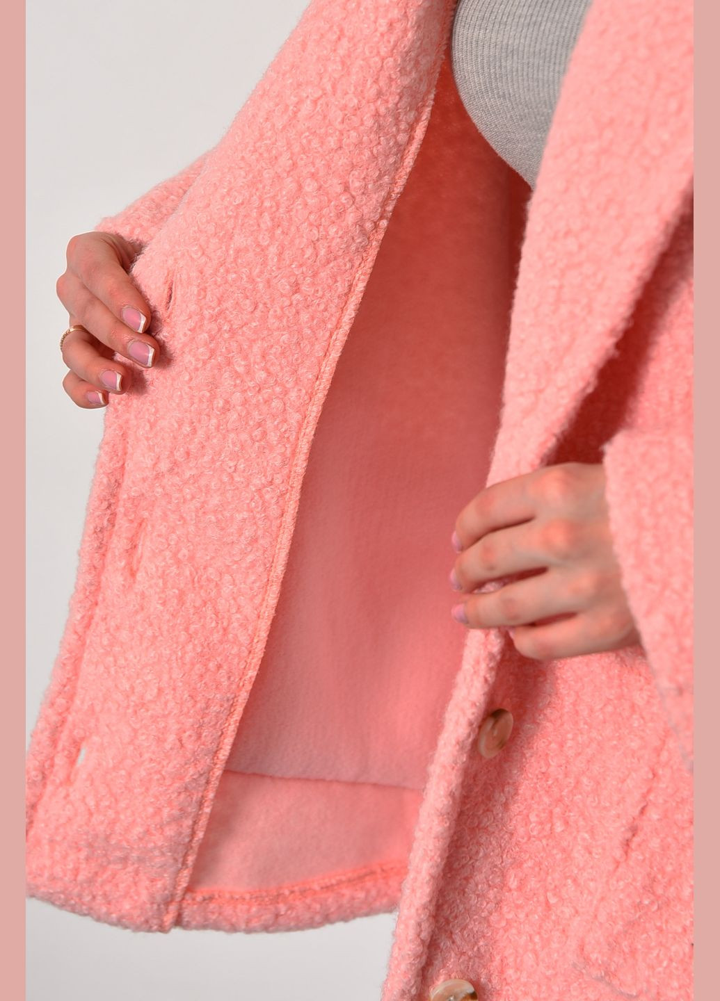 Персиковое демисезонное Пальто женское полубатальное укороченное персикового цвета Let's Shop