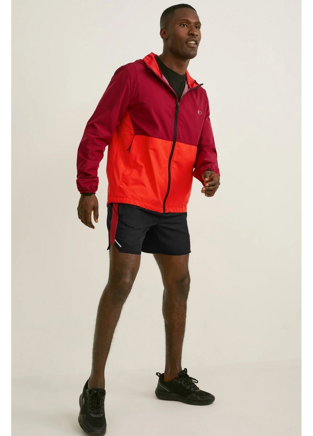 Бордовая демисезонная куртка спорт C&A