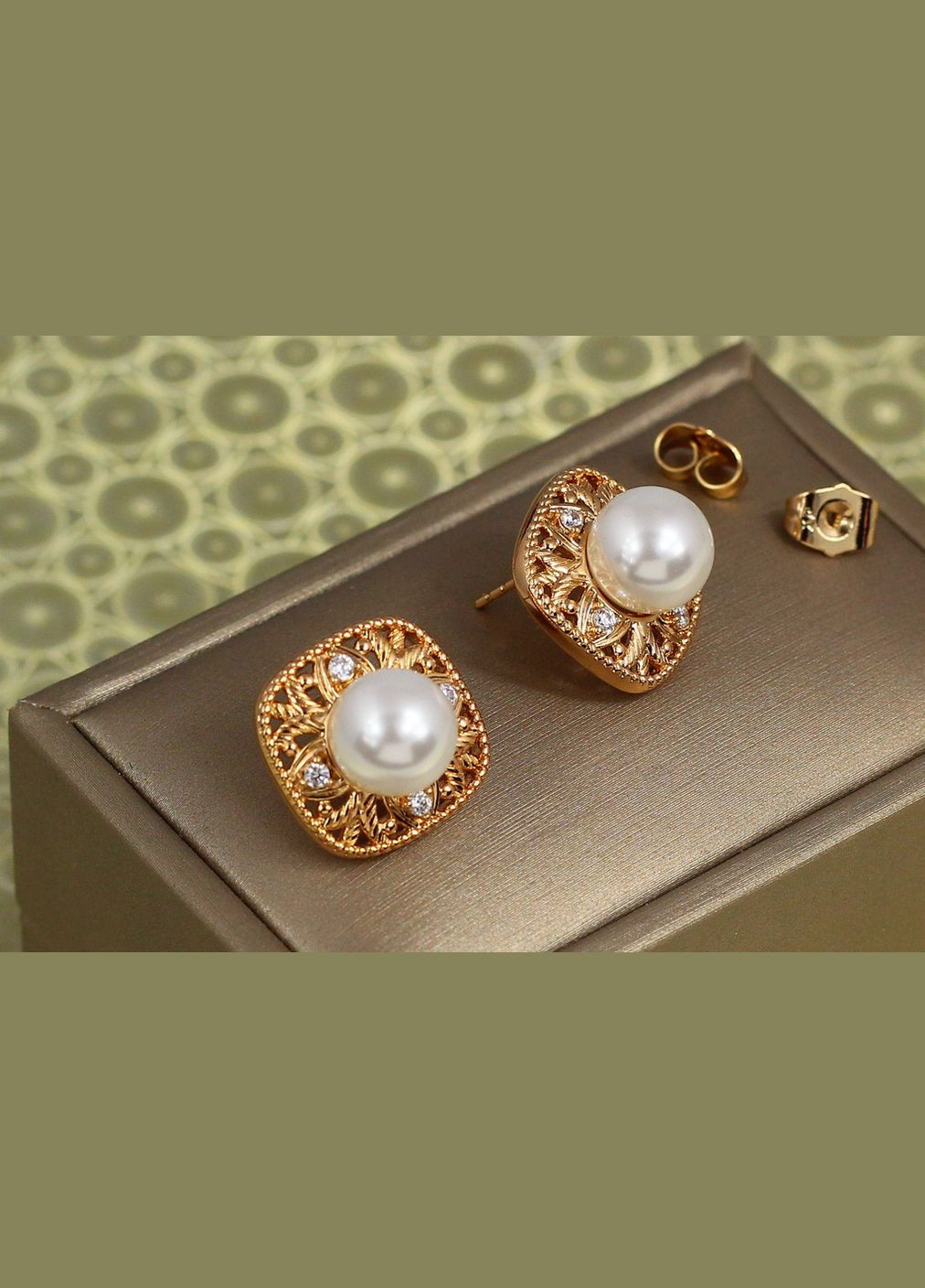 Серьги гвоздики Гобелен с жемчужиной 1,7 см золотистые Xuping Jewelry (316433287)