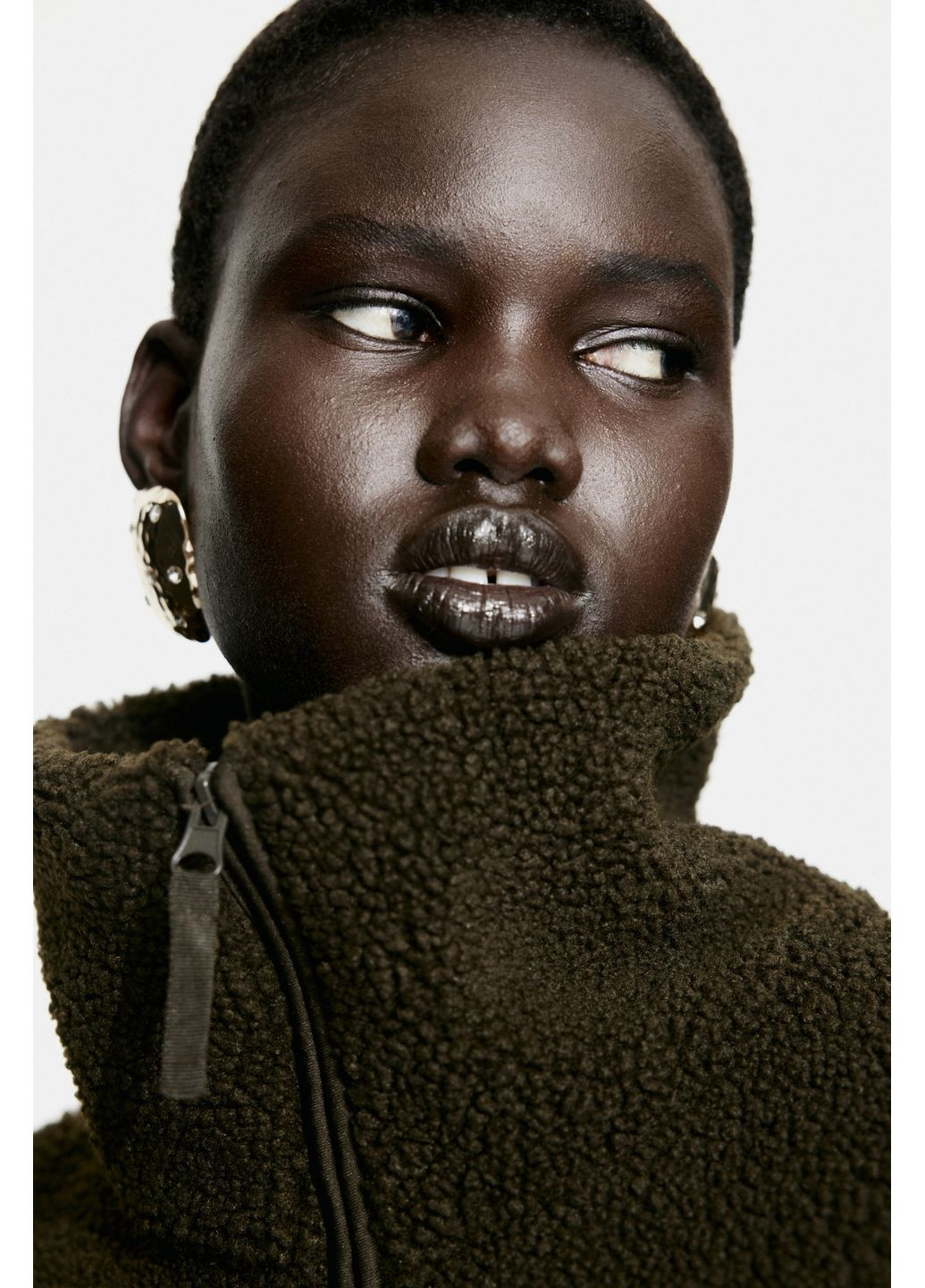 Оливковая (хаки) демисезонная куртка тедди H&M