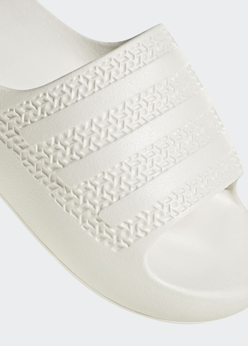 Белые шлепанцы adilette ayoon adidas