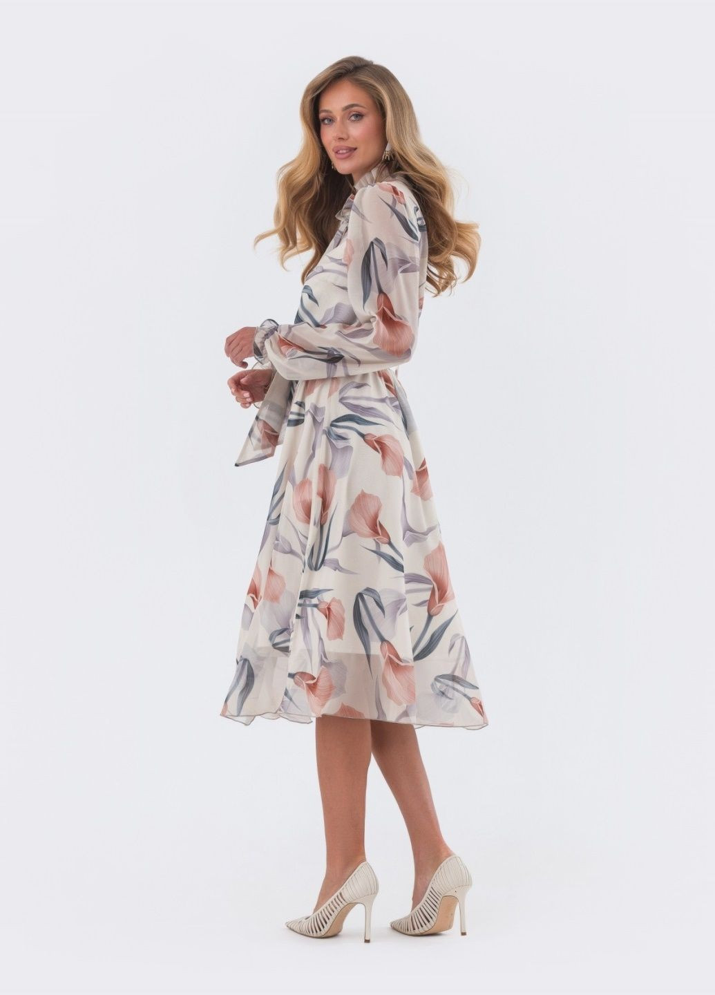 Молочна шифонова сукня з квітковим принтом і коміром-аскот молочна Dressa