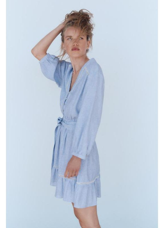 Блакитна коротка смугаста сукня з мережкою Zara