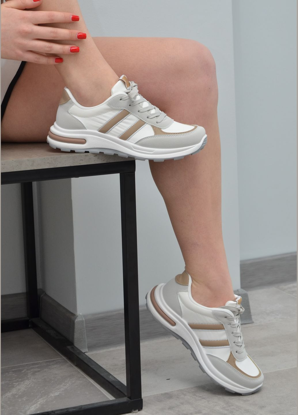 Білі осінні жіночі кросівки демі No Brand