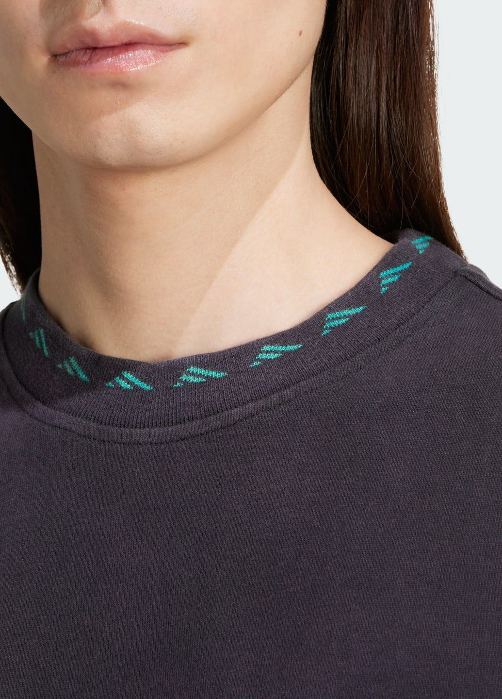 Чорна футболка eqt adidas