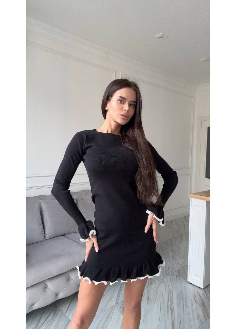 Черное женское платье из трикотажа Simply sexy