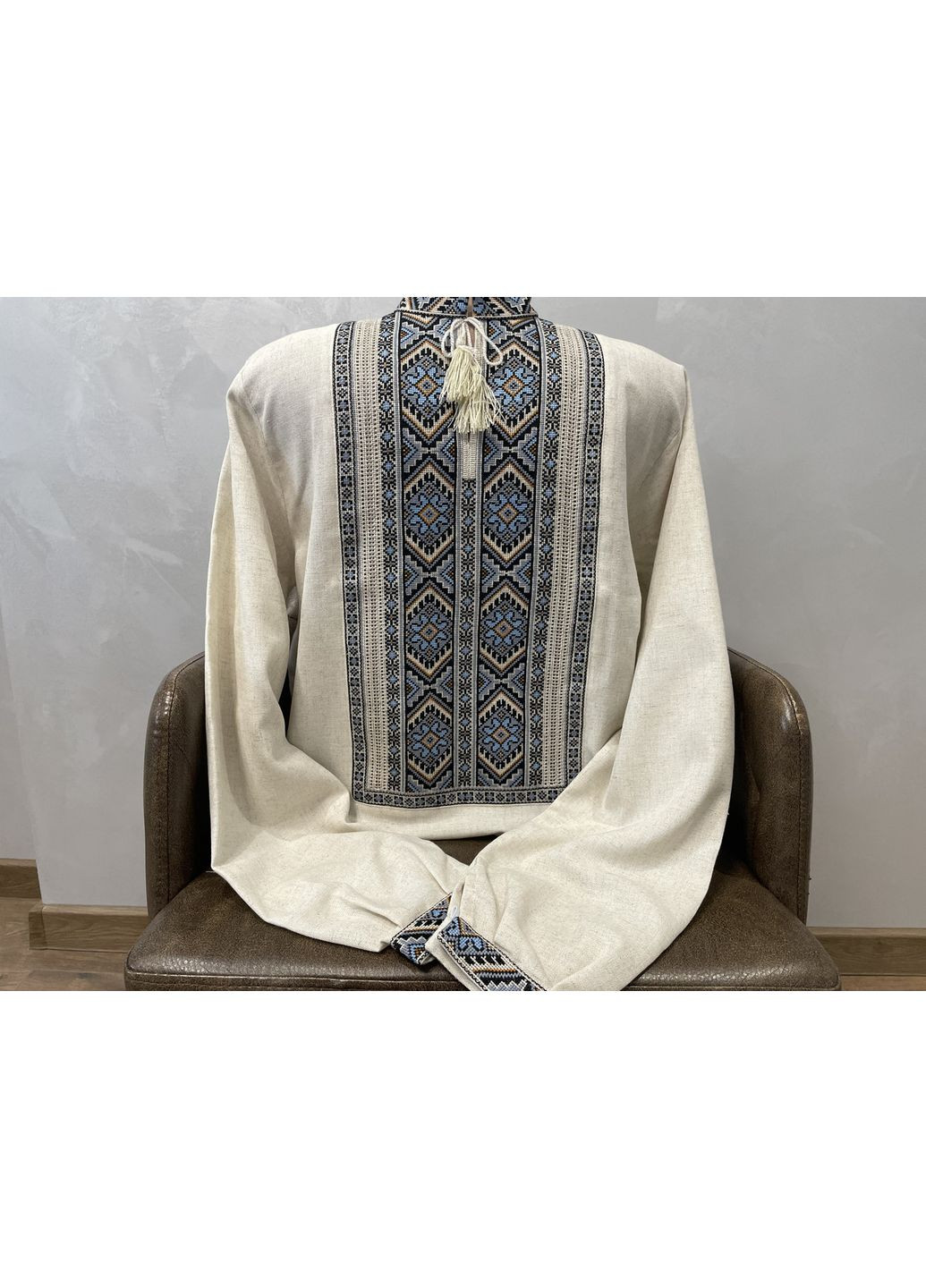 Сіра стильна чоловіча вишиванка на сірому льоні ручної роботи ч - 2136. m вільна льон (371191012)