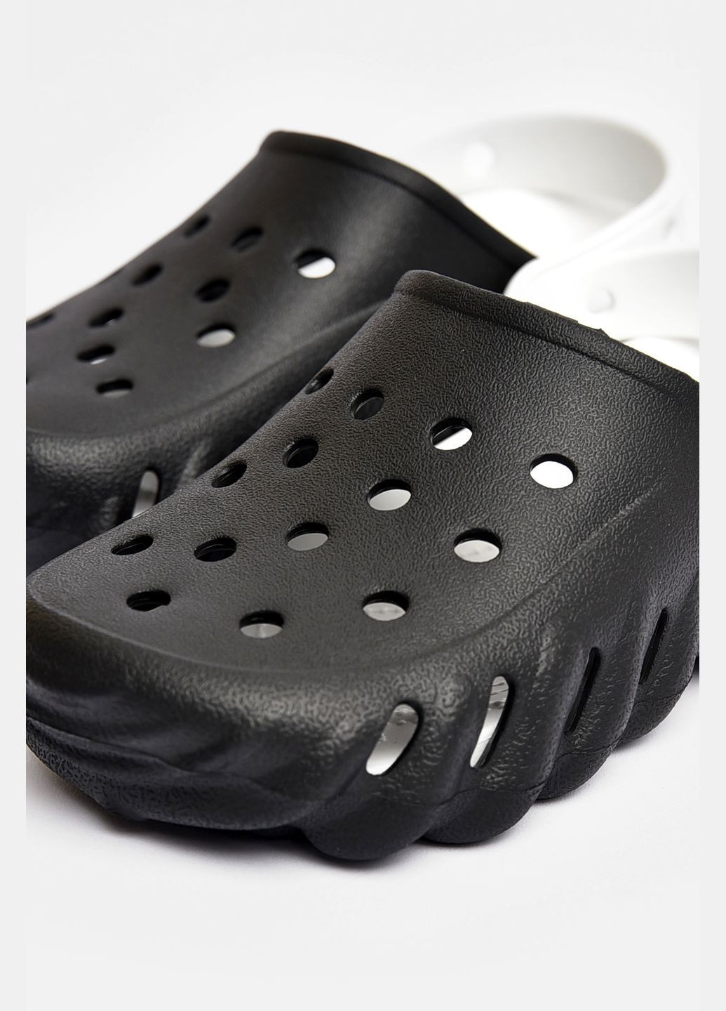 Крокси дитячі черного кольору Let's Shop (337115537)