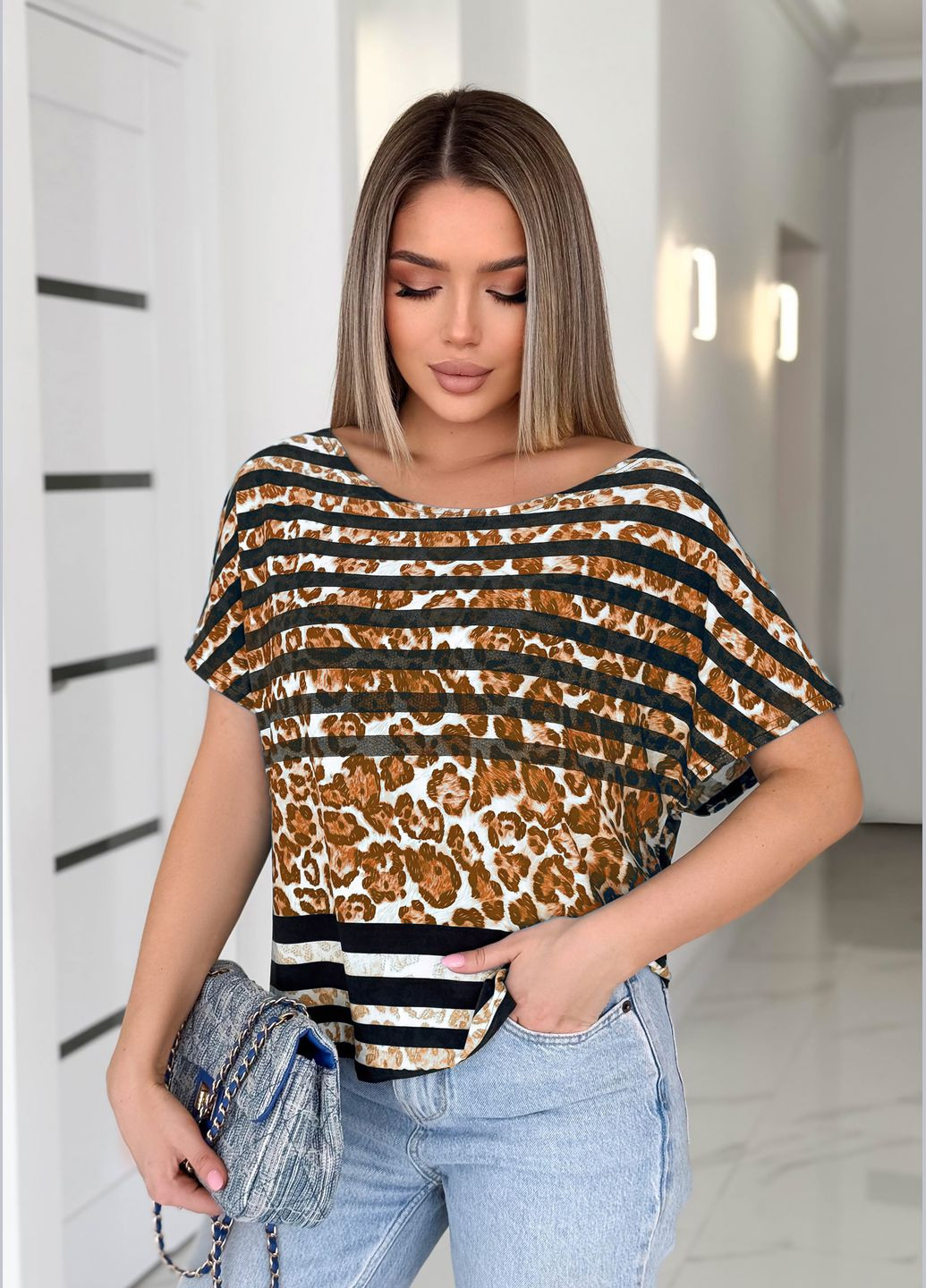 Яркая футболка из трикотажа с леопардовым акцентом INNOE Футболка - (340233134)